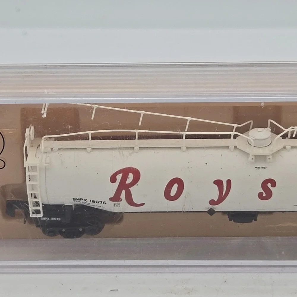 Atlas N Scale 33,000‎ Gallon Tank Car Royster #18676